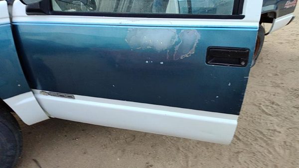 1991 Chevy Pickup 1500 Front Door LH White — photo 1