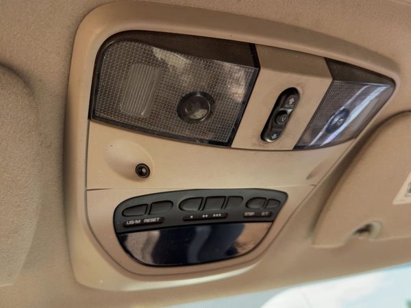 04 Durango Center Overhead Console Oem Dome Light Map Lamp Cubby Dome Light Oem — photo 1