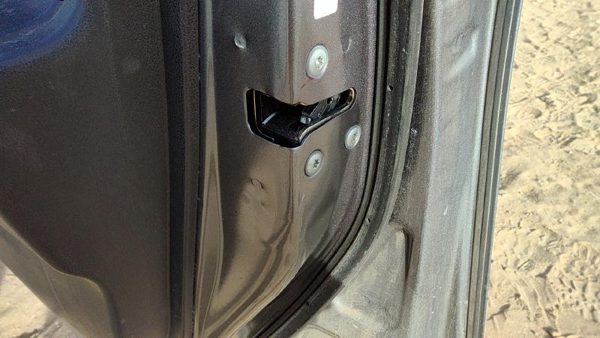 2012-2017 Nissan Versa Passenger Right Front Door Latch With Rods/Cables Oem — photo 1