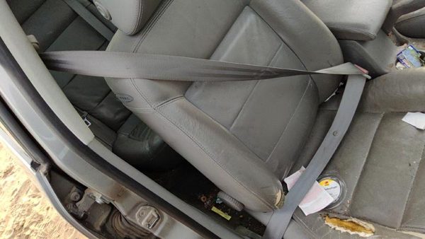 2002-2005 Vw Passat Passenger Right Front Seat Belt Retractor Oem Shoulder Gray — photo 2