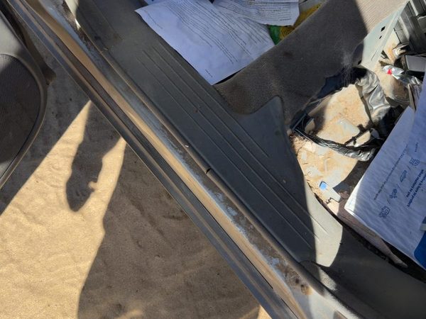 2005 Cadillac Deville Sill Plate LH — photo 2