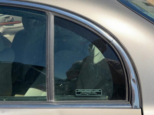 00-05 Buick Lesabre Driver Left Rear Vent Window Back Door Glass With Frame Oem — photo 3