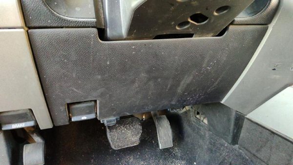 07-14 Expedition Lower Dash Under Column Knee Bolster Trim Panel 1W Black/Camel — photo 1
