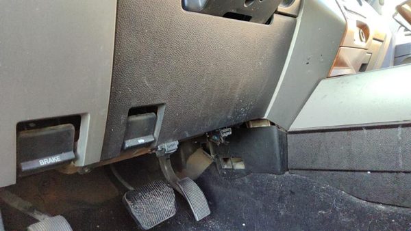 07-14 Expedition Lower Dash Under Column Knee Bolster Trim Panel 1W Black/Camel — photo 3