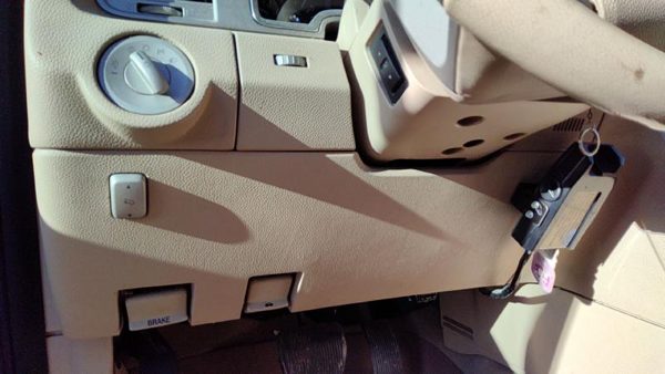 2007-2014 Lincoln Navigator Lower Dash Under Column Knee Bolster Trim Panel Tan — photo 1