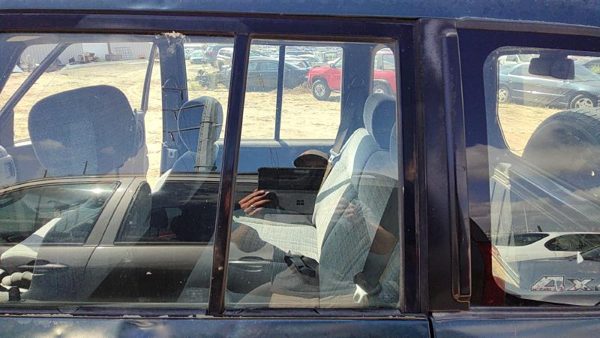 1991-98 Suzuki Sidekick Driver Left Rear Vent Window Back Door Glass With Frame — photo 2