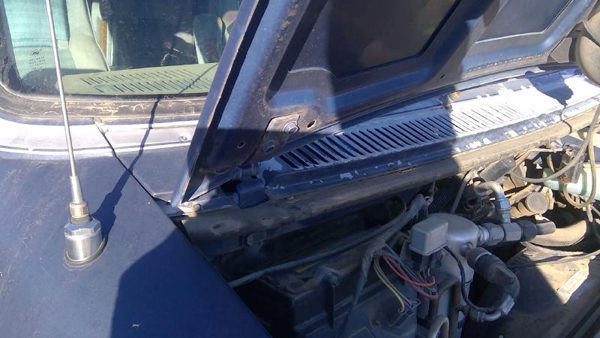 1985-1996 Chevy G20 Van Windshield Wiper Cowl Vent Trim Panel Oem Grille — photo 3