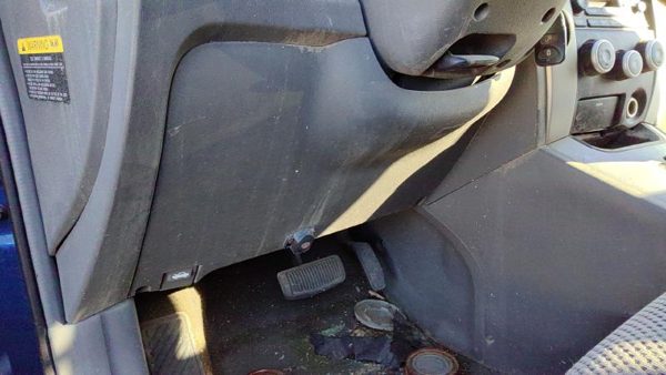 2006-2007 Hyundai Tucson Lower Dash Under Column Knee Bolster Trim Panel U7 Gray — photo 3