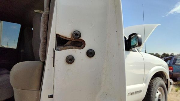 1995-2005 S10 Blazer Passenger Right Rear Door Latch With Rods/Cables Oem Back — photo 3