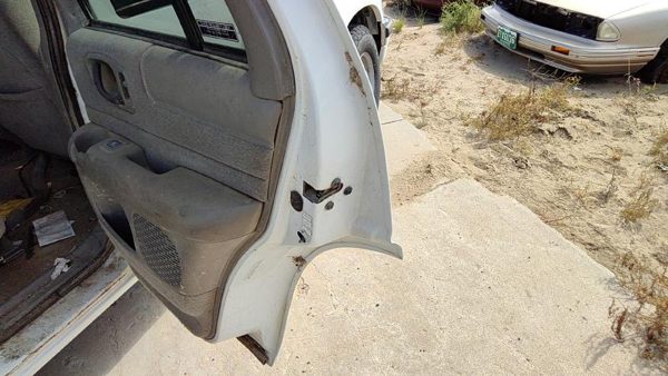 1995-2005 S10 Blazer Passenger Right Rear Door Latch With Rods/Cables Oem Back — photo 1