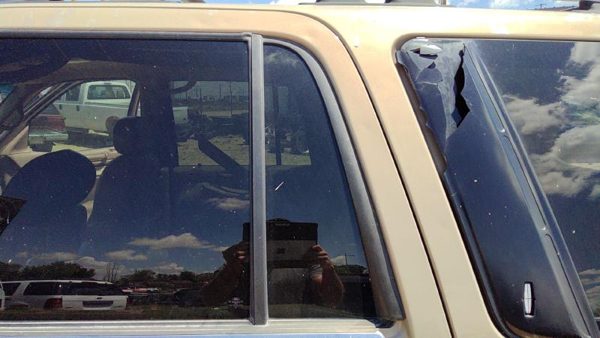 98-02 Lincoln Navigator Driver Left Rear Vent Window Back Door Glass With Frame — photo 4