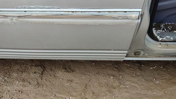 00 Town & Country Passenger Right Rear Moulding From Door Back Trim Strip Silver — photo 3
