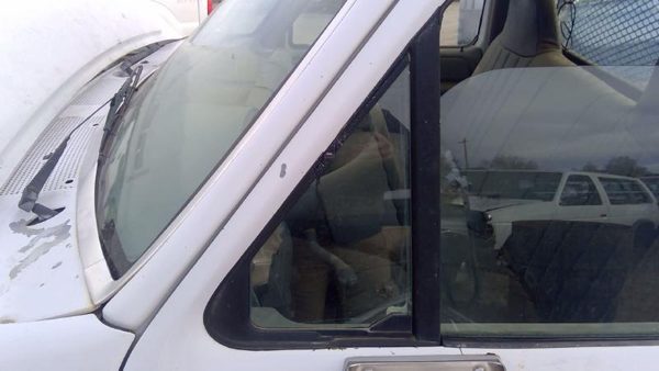 1992-1997 Ford F450 Driver Left Front Vent Window Small Door Glass With Frame — photo 6