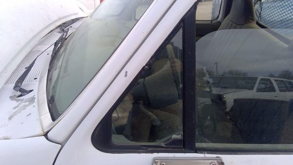 1992-1997 Ford F450 Driver Left Front Vent Window Small Door Glass With Frame — photo 5