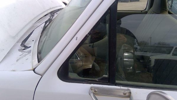 1992-1997 Ford F450 Driver Left Front Vent Window Small Door Glass With Frame — photo 2