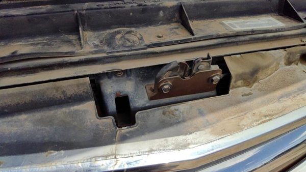 1996-2000 Silverado 2500 Hood Latch Assembly With Bracket Oem 15149287 — photo 2