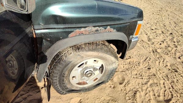 94 Nissan Pathfinder Passenger Right Front Wheel Flare Oem Fender Moulding Black — photo 1