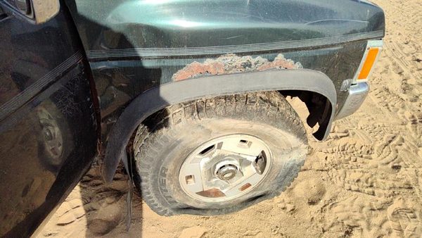 94 Nissan Pathfinder Passenger Right Front Wheel Flare Oem Fender Moulding Black — photo 2