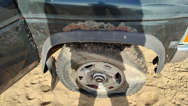 94 Nissan Pathfinder Passenger Right Front Wheel Flare Oem Fender Moulding Black — photo 4