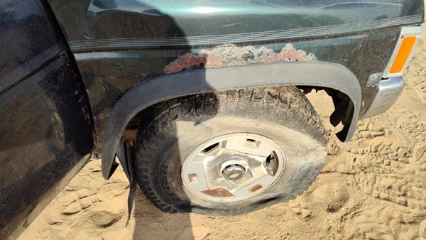 94 Nissan Pathfinder Passenger Right Front Wheel Flare Oem Fender Moulding Black — photo 3