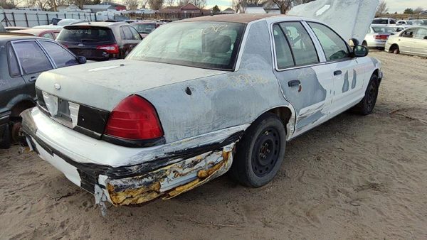 2005 Ford Crown Victoria — vehicle photo 6