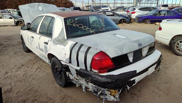 2005 Ford Crown Victoria — vehicle photo 5