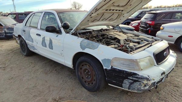 2005 Ford Crown Victoria — vehicle photo 7