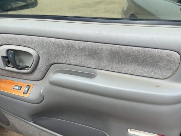 96-99 Silverado 1500 Passenger Right Front Door Trim Panel With Switches Gray — photo 4