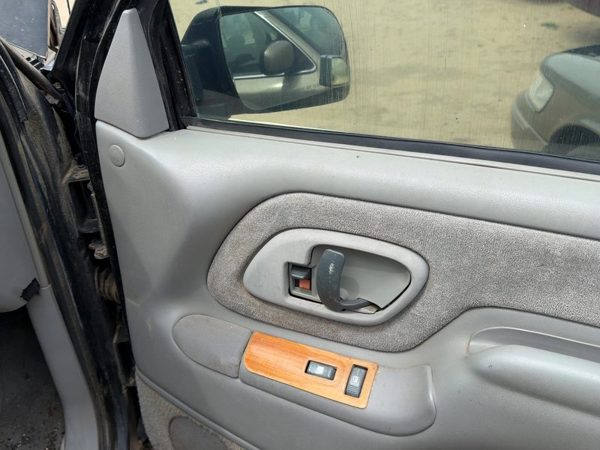 96-99 Silverado 1500 Passenger Right Front Door Trim Panel With Switches Gray — photo 6