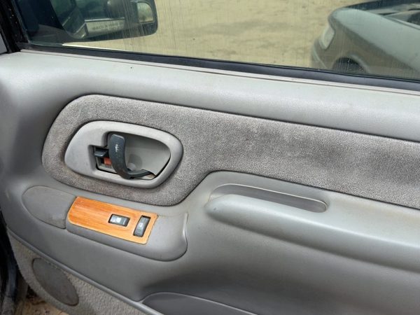 96-99 Silverado 1500 Passenger Right Front Door Trim Panel With Switches Gray — photo 9