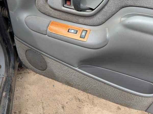 96-99 Silverado 1500 Passenger Right Front Door Trim Panel With Switches Gray — photo 8