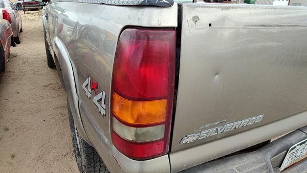 1999-2001 Chevy Silverado 2500 Driver Left Tail Light Brake Lamp Oem Rear — photo 1