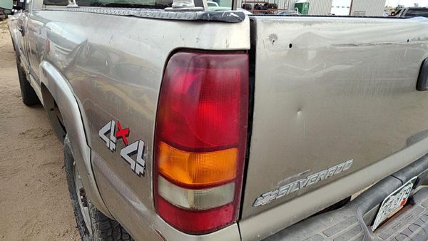 1999-2001 Chevy Silverado 2500 Driver Left Tail Light Brake Lamp Oem Rear — photo 2