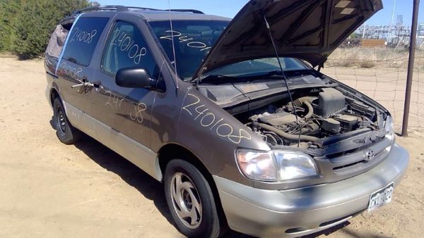 1999 Toyota Sienna — vehicle photo 1