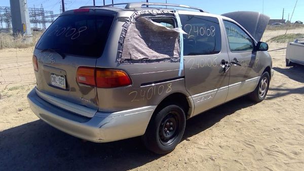 1999 Toyota Sienna — vehicle photo 8