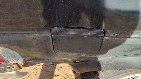 87-95 Nissan Pathfinder Fuel Tank Door With Hinge Gas Lid Oem Filler Black — photo 2