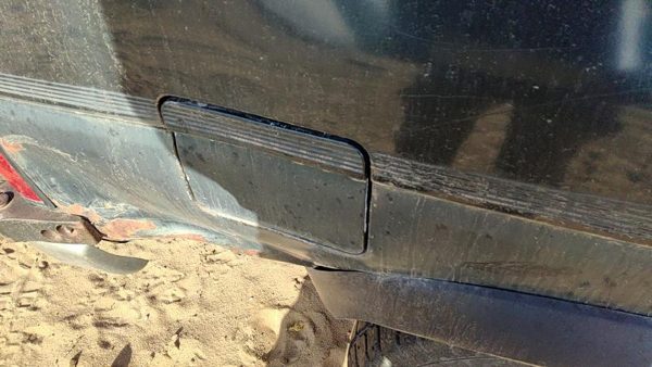 87-95 Nissan Pathfinder Fuel Tank Door With Hinge Gas Lid Oem Filler Black — photo 4