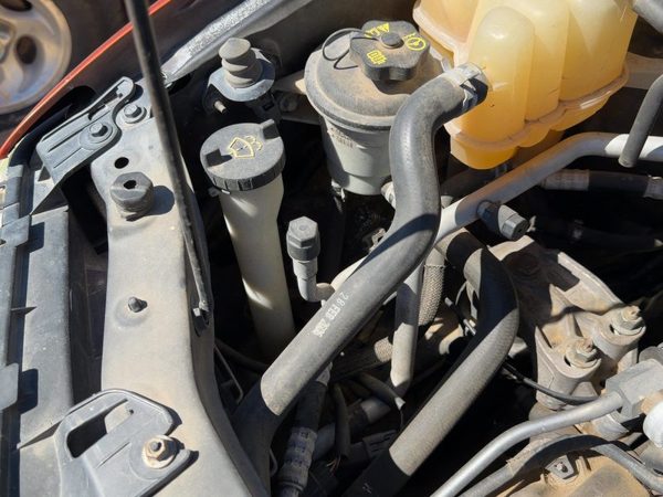 2001-2007 Ford Escape Windshield Washer Fluid Reservoir With Pump Oem Wiper Tank — photo 3