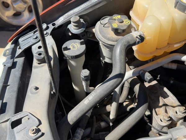 2001-2007 Ford Escape Windshield Washer Fluid Reservoir With Pump Oem Wiper Tank — photo 4