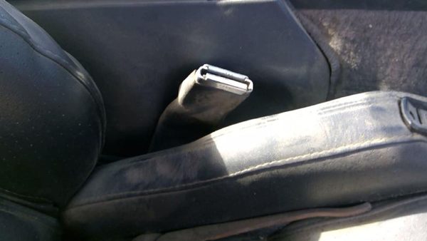 1986 Chevy Corvette C4 Passenger Right Front Seat Belt Buckle Receiver Black — photo 2