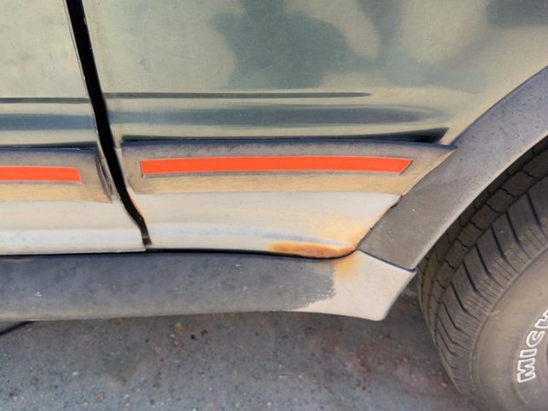 91-94 Ford Explorer 2 Dr Driver Left Rear Moulding on Quarter Panel OEM — photo 2