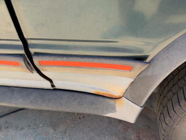91-94 Ford Explorer 2 Dr Driver Left Rear Moulding on Quarter Panel OEM — photo 1