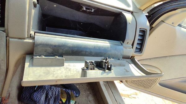 93-96 Saturn Sc2 Coupe Glove Box Assembly Complete Door With Latch Oem Tan — photo 4