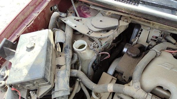 00-04 Chevy Venture Windshield Washer Fluid Reservoir With Pump Oem Wiper Tank — photo 2