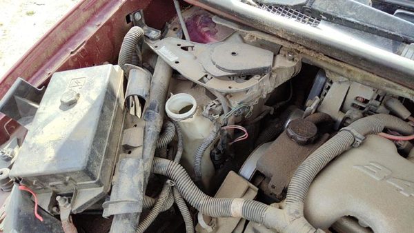 00-04 Chevy Venture Windshield Washer Fluid Reservoir With Pump Oem Wiper Tank — photo 3
