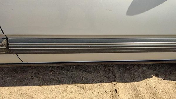 90-91 Olds 88 Passenger Right Front Moulding From Door Oem Trim Strip — photo 3