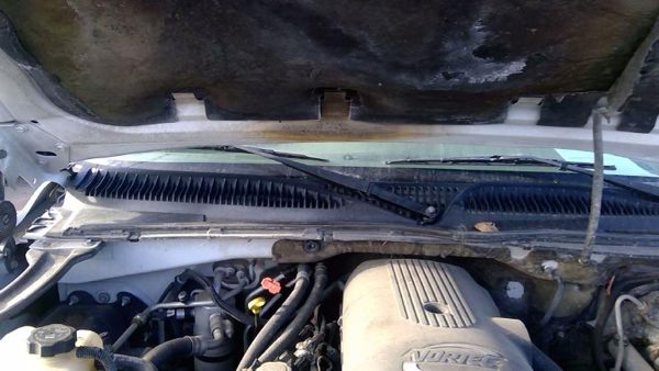 99-07 Chevy Suburban Windshield Wiper Cowl Vent Trim Panel Oem Grille — photo 2