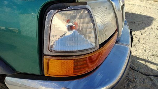 1998 Ford Ranger Fog/mark/park/turn Light/lamp RH Crack F87Z13200BA — photo 2