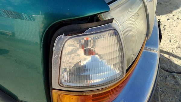 1998 Ford Ranger Fog/mark/park/turn Light/lamp RH Crack F87Z13200BA — photo 3