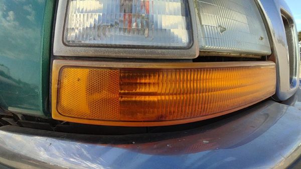 1998 Ford Ranger Fog/mark/park/turn Light/lamp RH Crack F87Z13200BA — photo 4